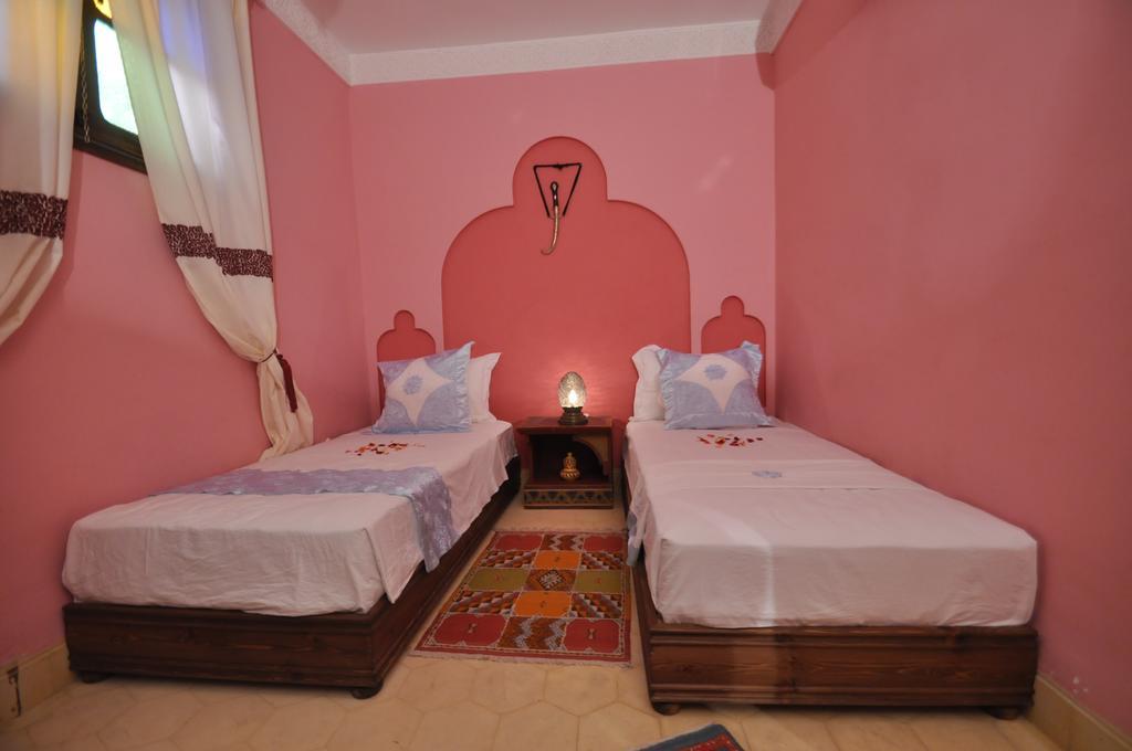 Riad La Famille Marrakesh Exterior photo