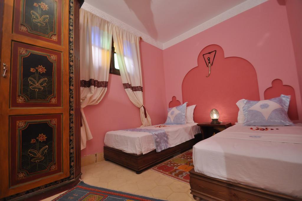 Riad La Famille Marrakesh Exterior photo