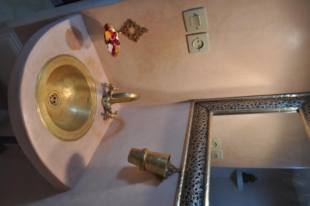 Riad La Famille Marrakesh Exterior photo