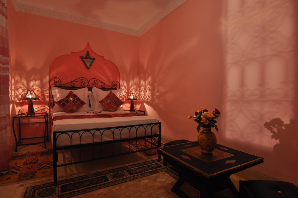 Riad La Famille Marrakesh Exterior photo