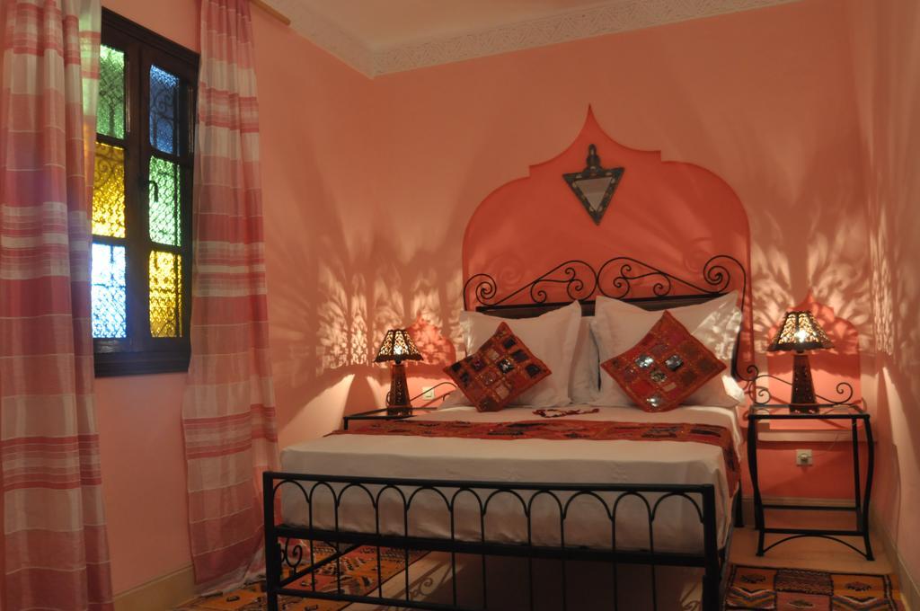Riad La Famille Marrakesh Exterior photo