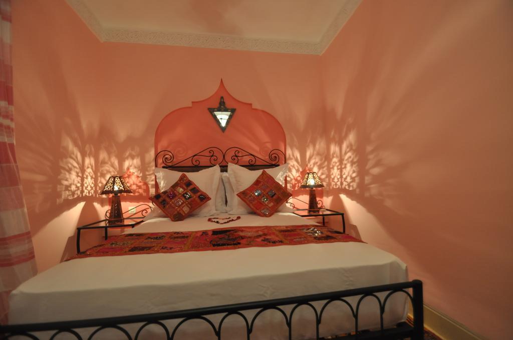 Riad La Famille Marrakesh Exterior photo