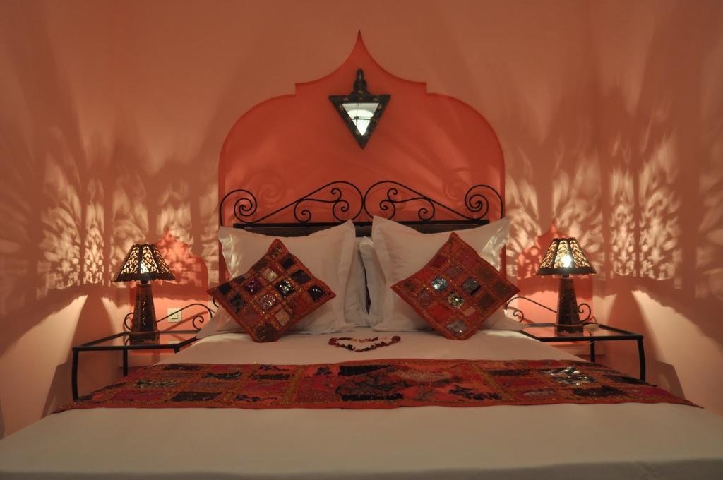 Riad La Famille Marrakesh Exterior photo