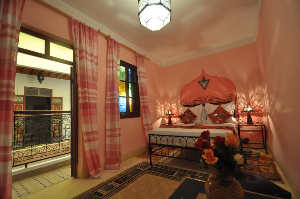 Riad La Famille Marrakesh Exterior photo